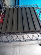 铁氟龙喷涂后表面有一层什么东西？（特氟龙喷涂为什么是黑色的）